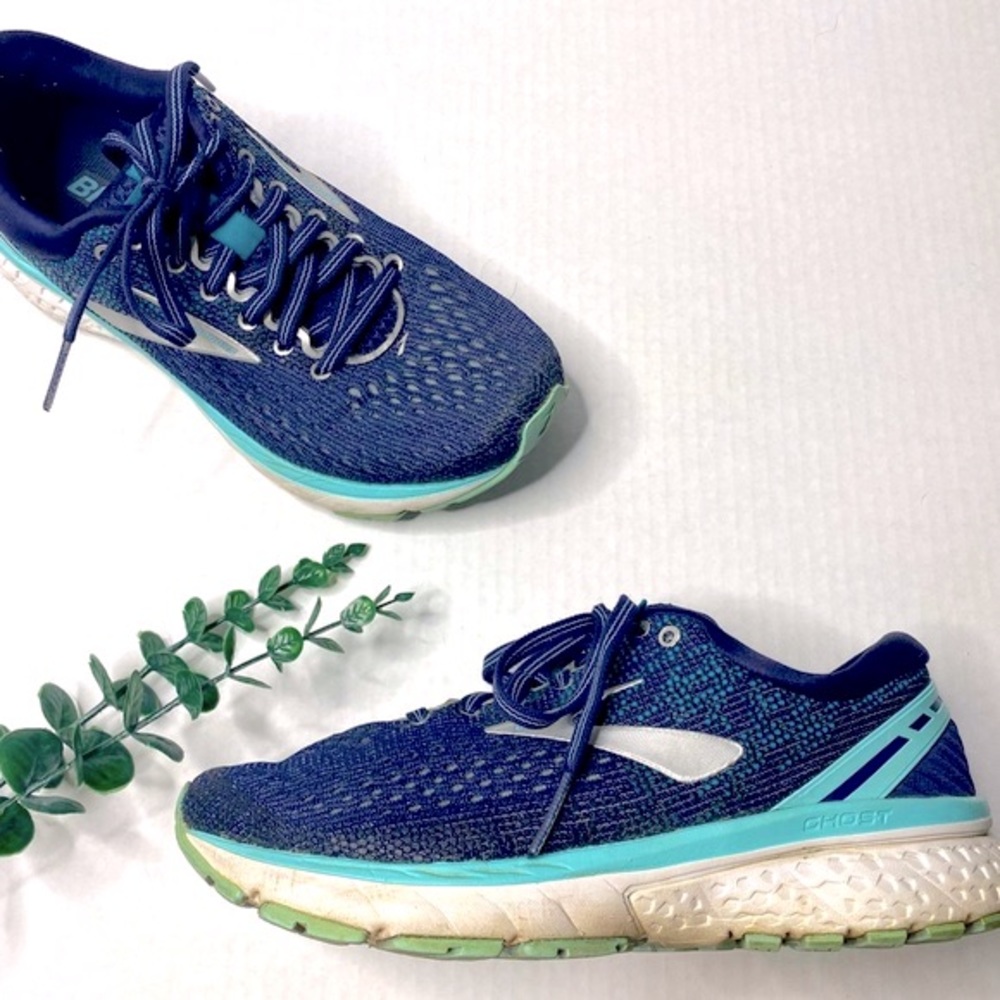 Brooks Ghost 11 Navy and White Running Shoes Sneakers Size 6.5
